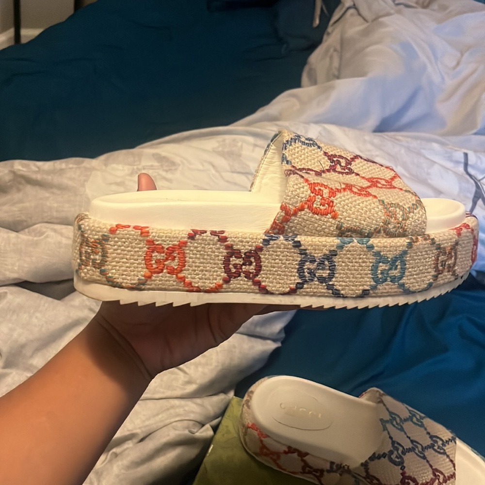 Size 10 only worn once cleaning out my closet - Picture 5 of 5